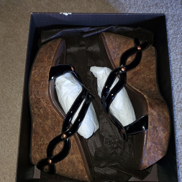 Cole Haan wedge heels - Picture 2 of 4